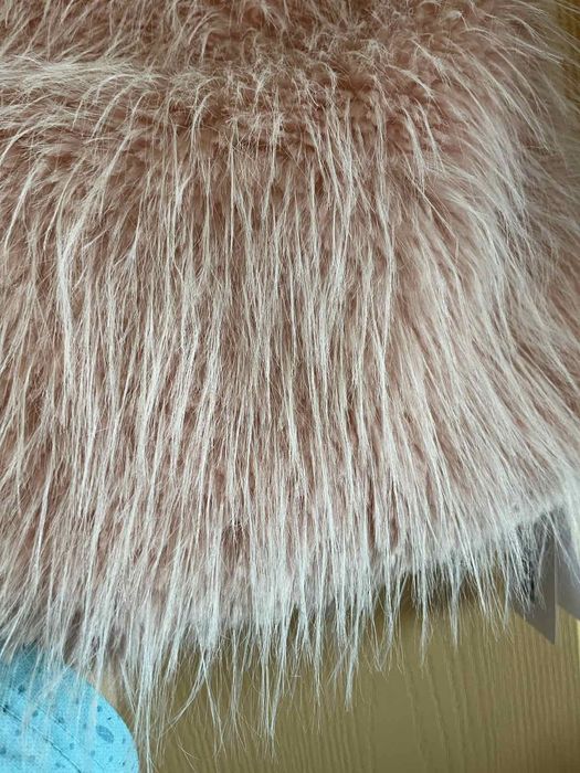 Чисто нова пухкава пола в нежно розов цвят