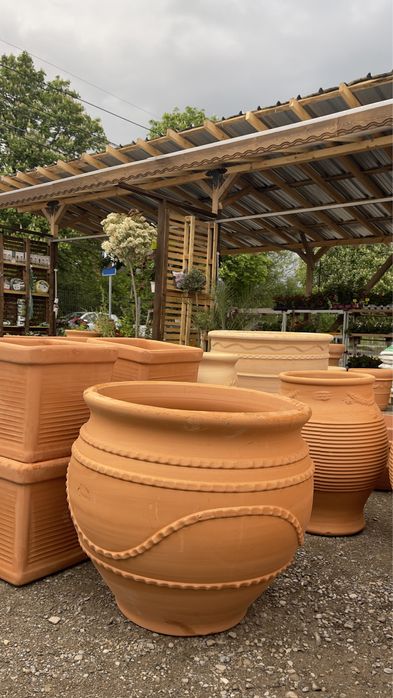 разнообразни кашпи и саксии от гърция/крит