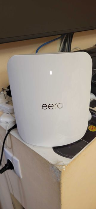 Router WiFi Amazon EERO Max 7 Mesh, 10 Gbps Ethernet, Acoperire de pana la 230 m2 conexiuni la peste 250 de dispozitive ,Ultima genatie