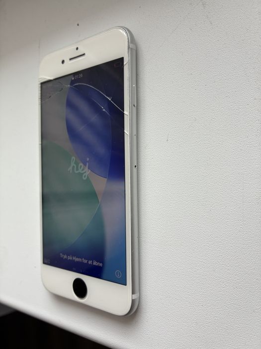 Iphone SE 128ГБ 1 gen 2020
