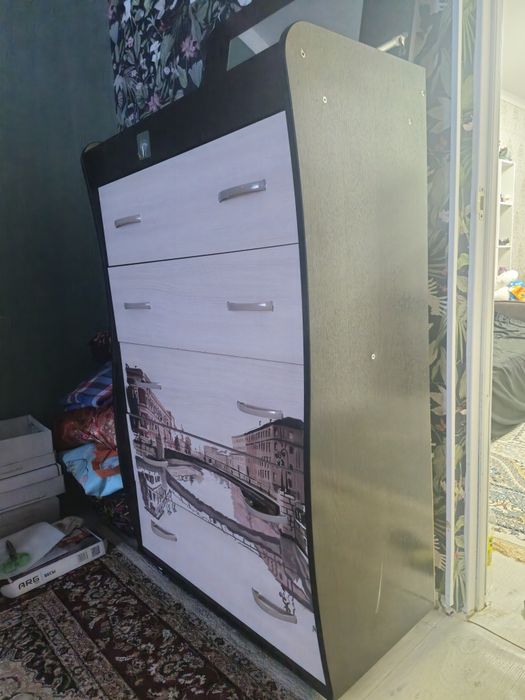 Продаю комод , тумба