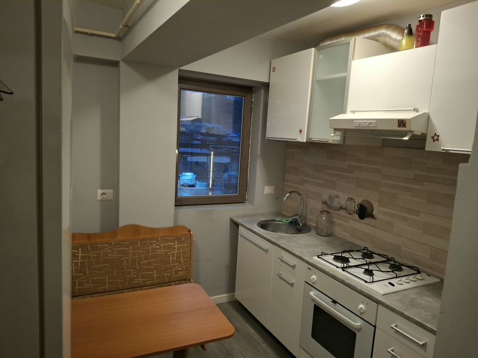 Inchiriere apartament cu 3 camere