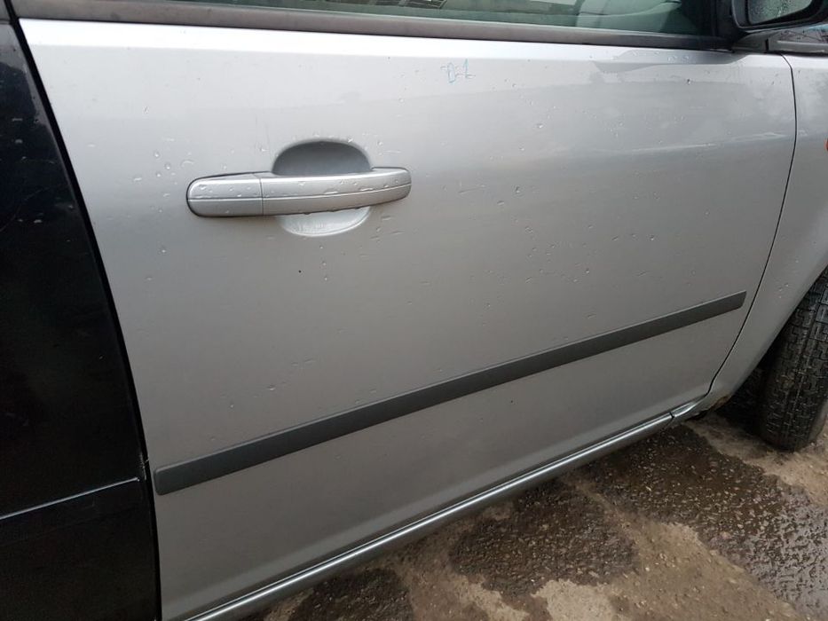 Usa / Portiera Dreapta Fata Ford Focus C Max NFL / Nonfacelift 2004 - 2007 Cod Culoare D1