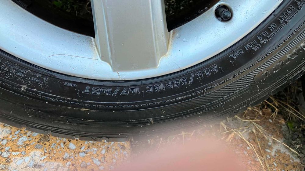 4 джанти с гуми за Мерцедес Вито 205/65R/16C