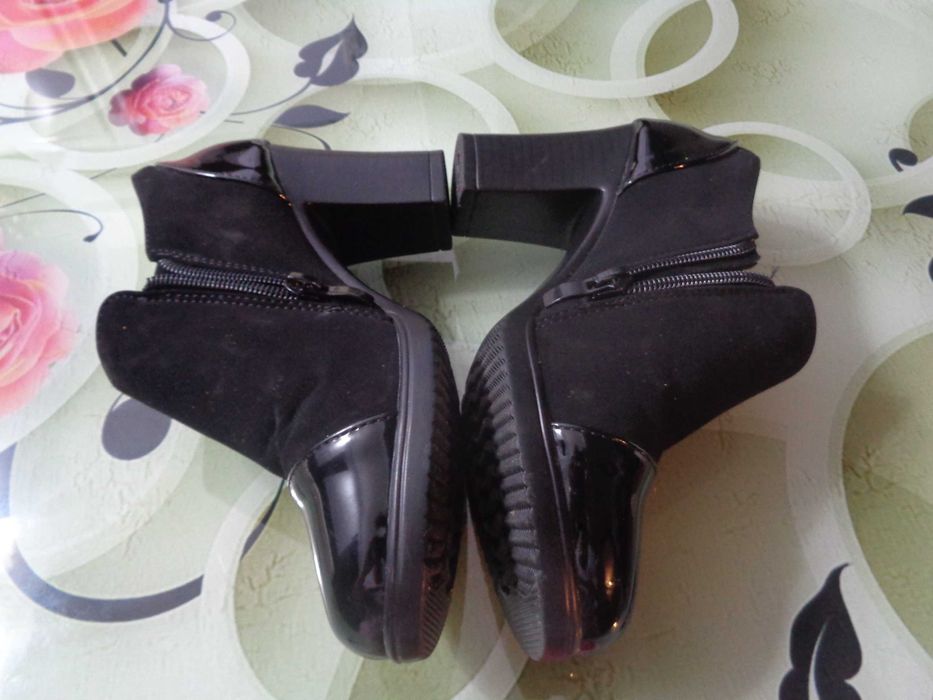 Vand ghetute dama piele intoarsa.