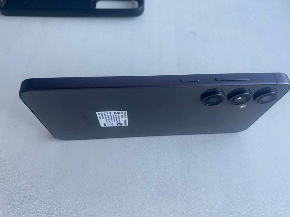 Самсунг  S 24 FE