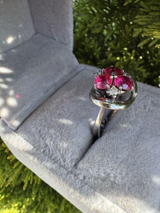 Inel din aur, rubine si diamante