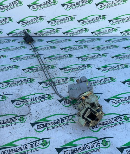 Broasca usa fata dreapta Nissan Terrano R20