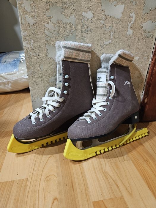 Коньки женские 39 размер