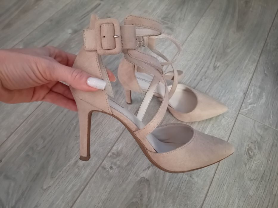 Дамски обувки за специален повод