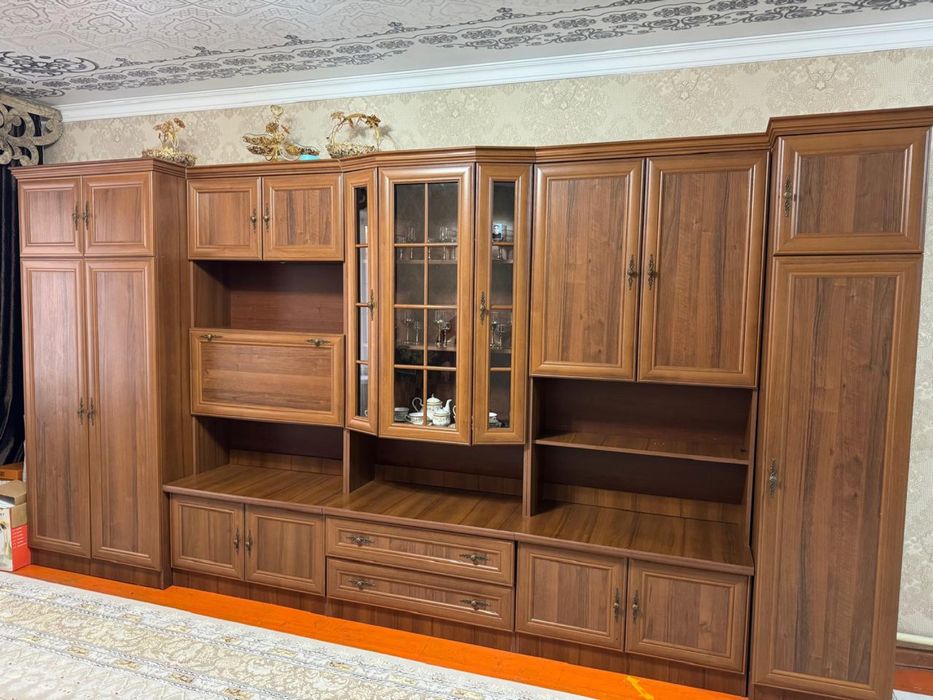 Шкаф для гостииной