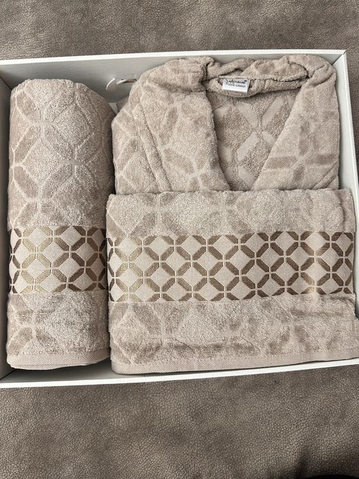 Набор банный: халат + два полотенца