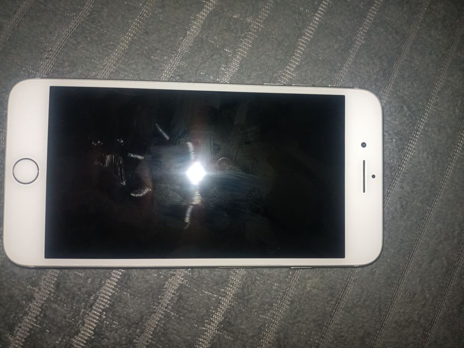 Продам айфон 8 плюс