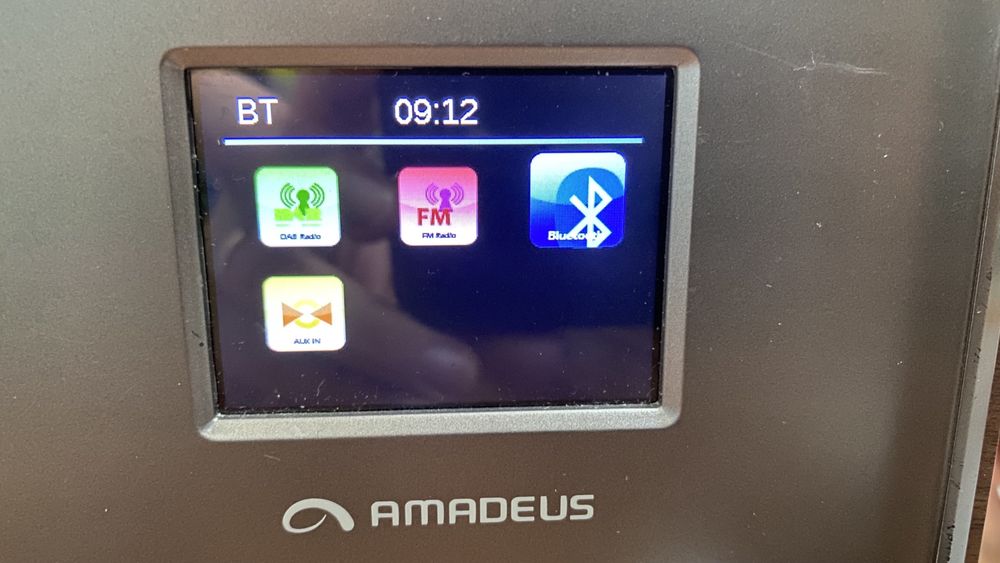 Radio Amadeus , cu bluetooth