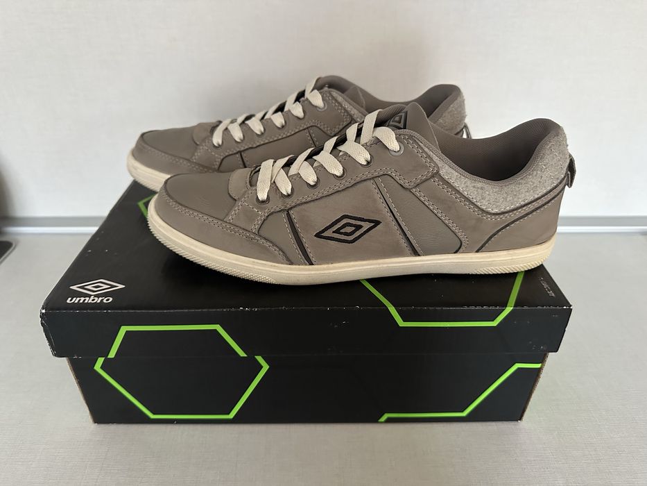 Мъжки маратонки UMBRO 42 номер обувки,сникърси