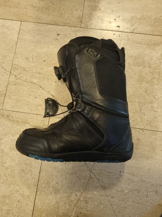 Vând booti de snowboard