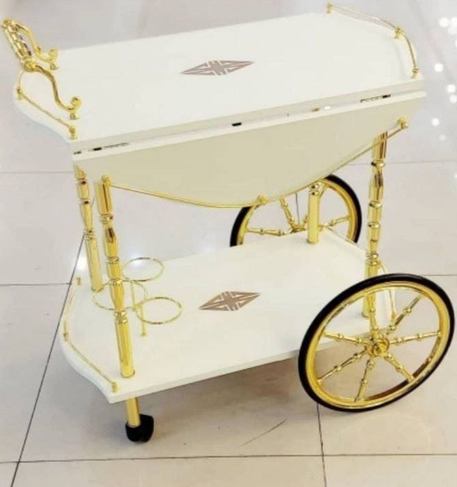 Роскошный сервировочный столик на колёсиках
