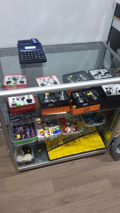 Стъклен стилаж/штендер.