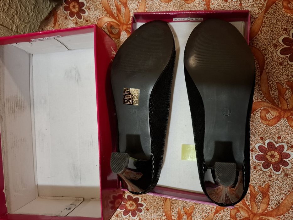 Продавам женски обувки номер 40