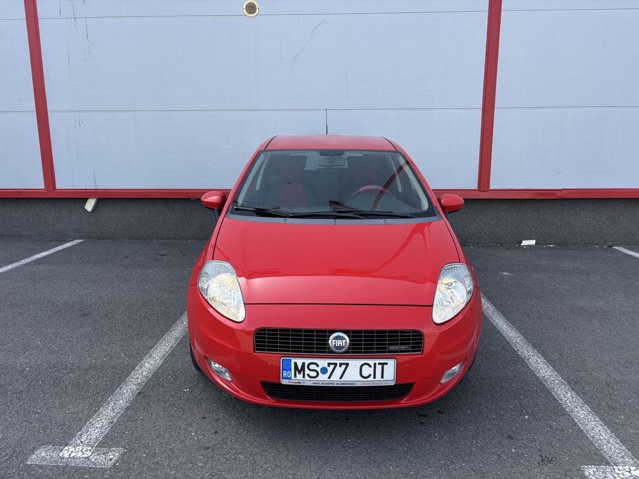 Vând FIAT Grande Punto
