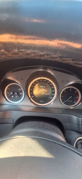Mercedes-Benz  c-class 2010