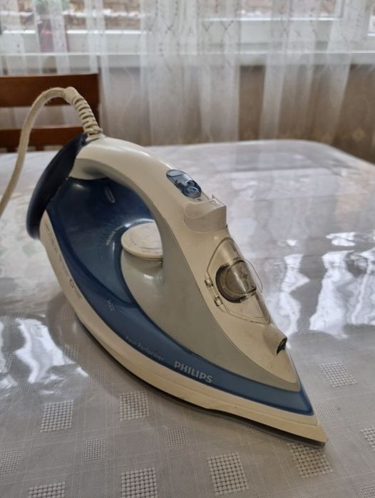 Продам б/у утюг Philips