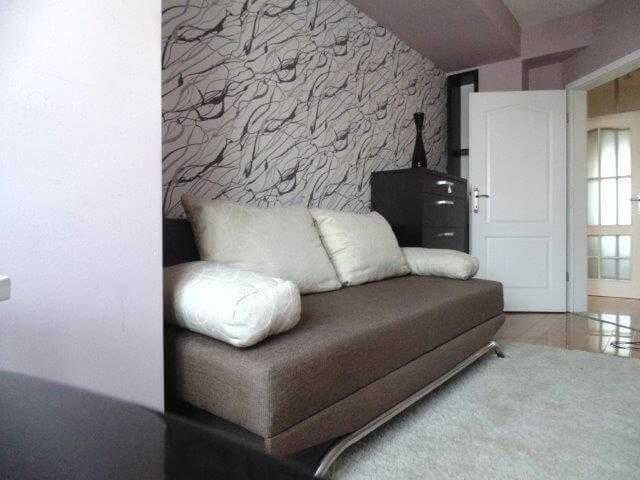 Дава се под наем Тристаен апартамент в Бургас, Център - 76 кв.м за 280.5 € - Снимка #4