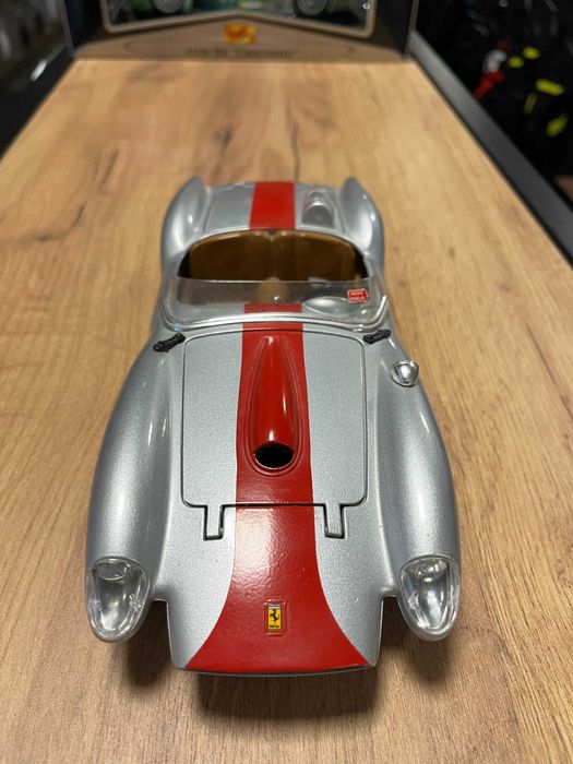 BBURAGO метална колекционерски  модел FERARRI 250 TESTAROSSA 1:18