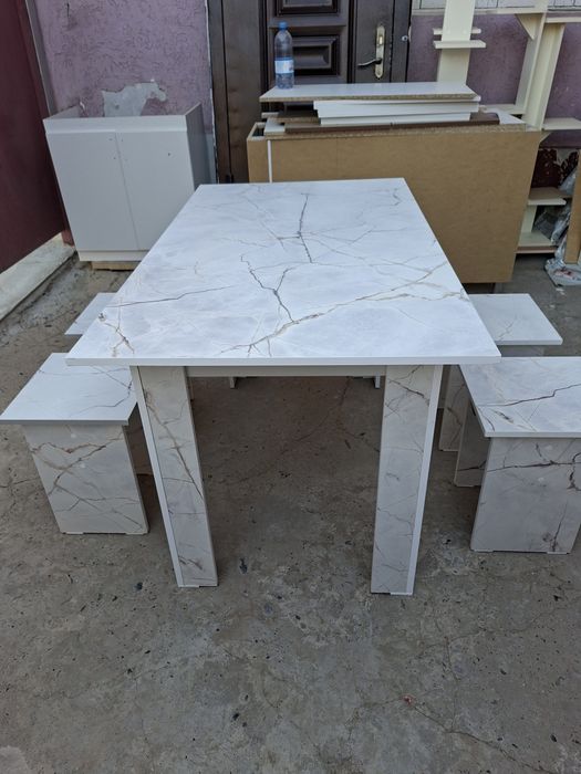 Стол + табуретки,/ Кухонный стол, новый