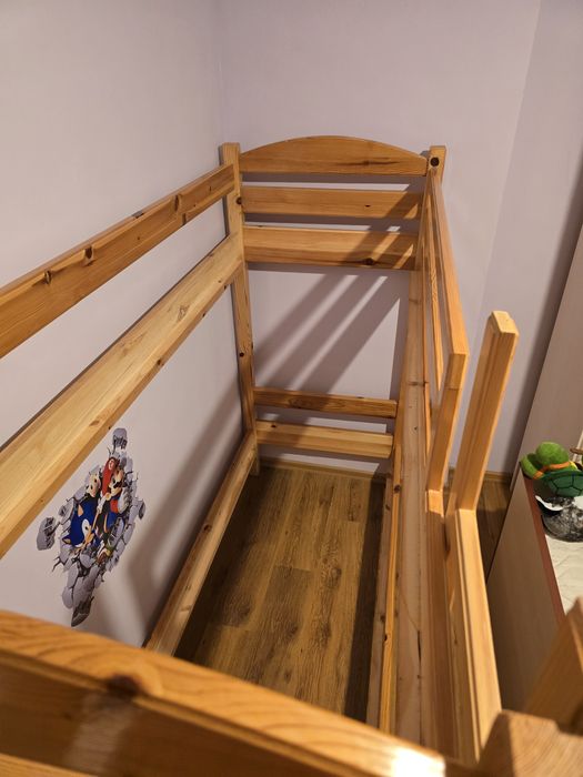 НОВО Двуетажно детско легло с нови матраци