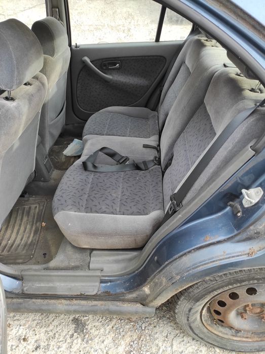 Продавам на части HONDA CIVIC 1.6 i