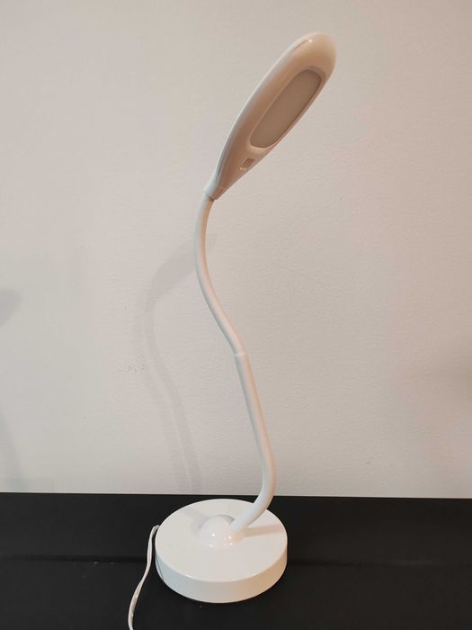 Трирежимна лампа с чувствително на допир управление