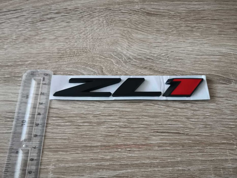 Chevrolet Camaro ZL1 черна емблема