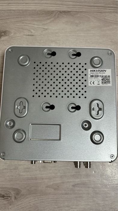 Видеорегистртор hikvision ds-7104hghi-e1