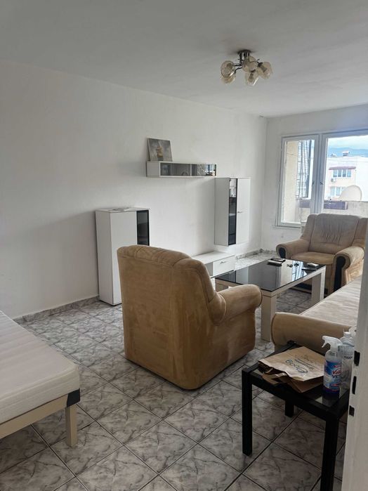 Двустаен апартамент в Модерно предградие