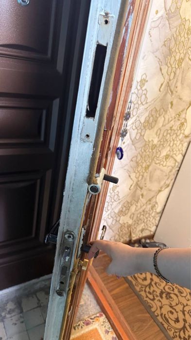 Продается Дверь железная  входная