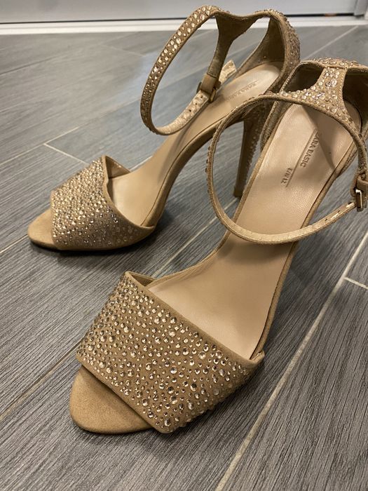 Sandale Zara bej, din piele, cu toc (stil Musette/ Ana Cori)