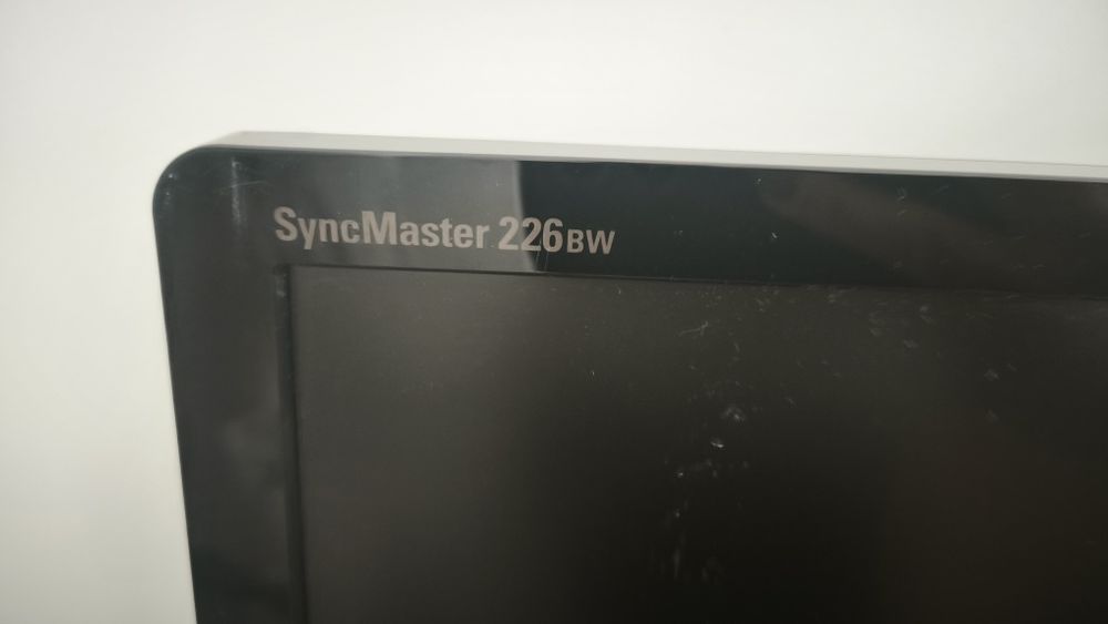 Монитор за компютър  Samsung с подарък клавиатура