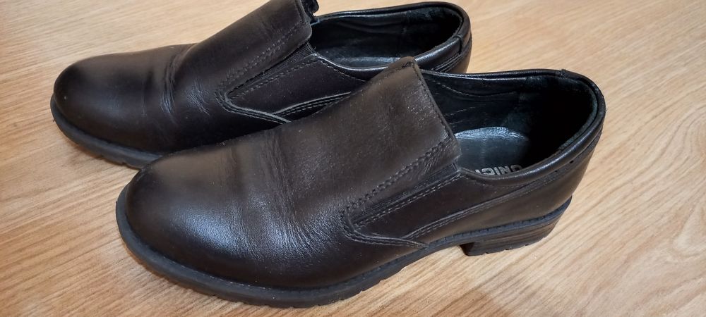 Продам туфли для мальчика