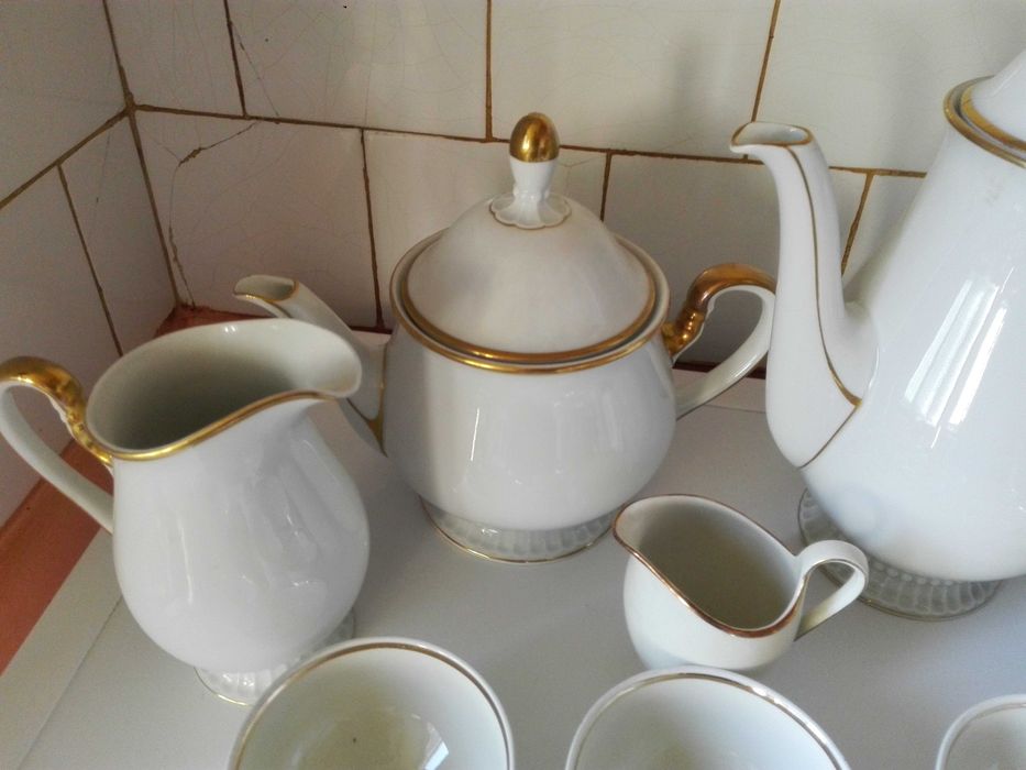 Немски сервиз за чай , попивателна  и чепкало за вълна.