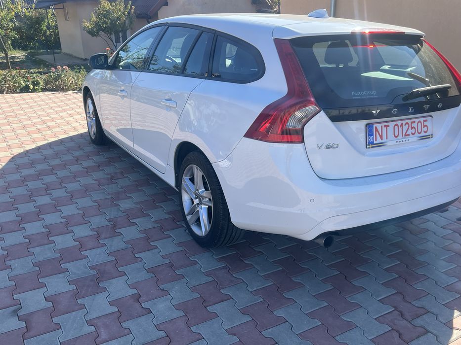 VOLVO V60 2015 — imagine 3