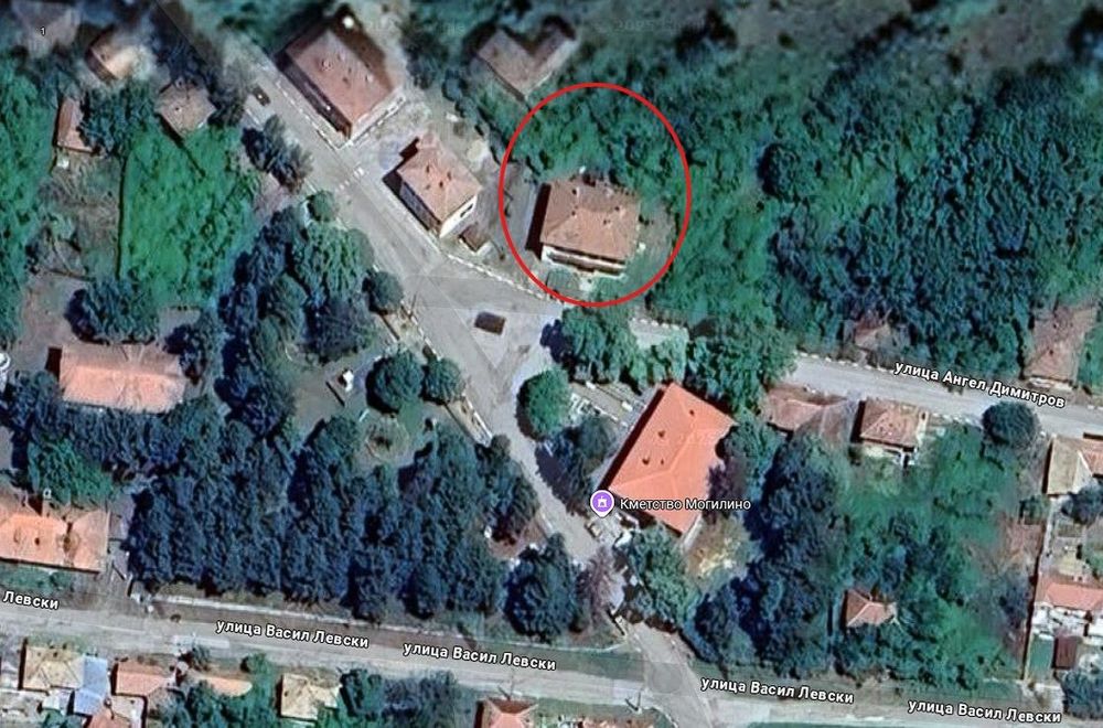 КЪЩА С ДВОР    с.Могилино