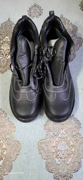 Продам рабочие летние  зимние  ботинки  Россия размер 41 43. 44,45