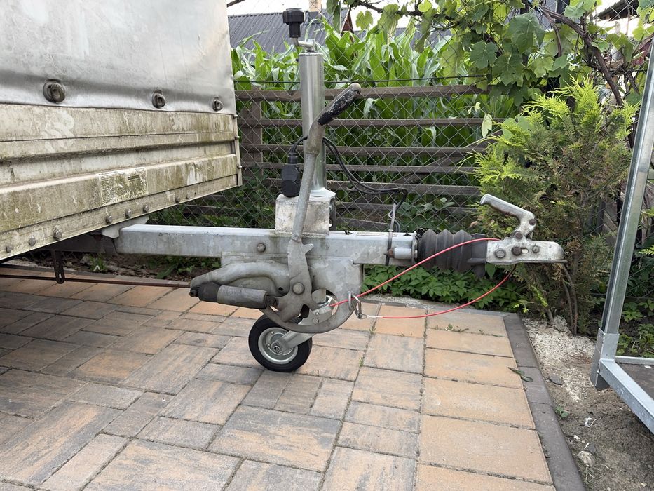 Remorca 1300kg acoperita