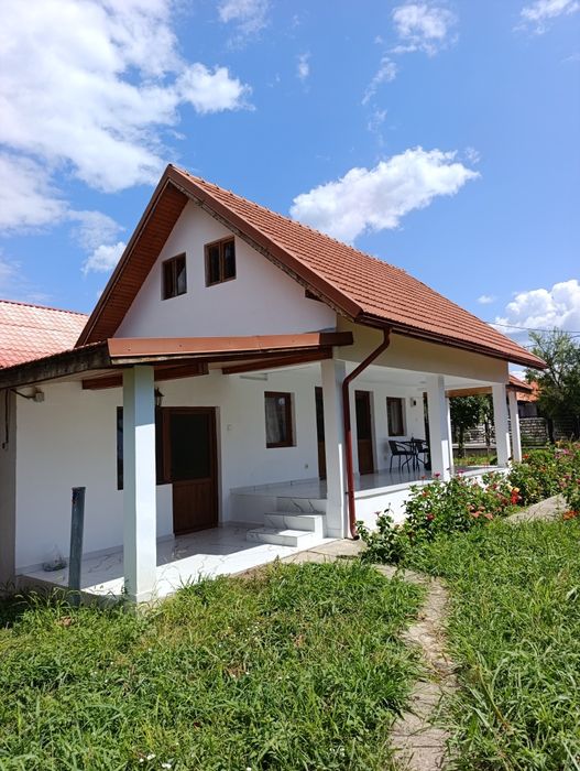 Căsuța din povești,la 6 km de Tg-Jiu.