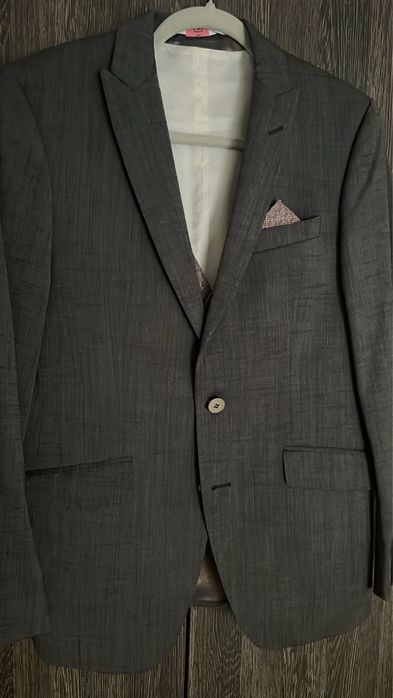 Costum de mire Cazacone, gri, elegant, purtat o singură dată