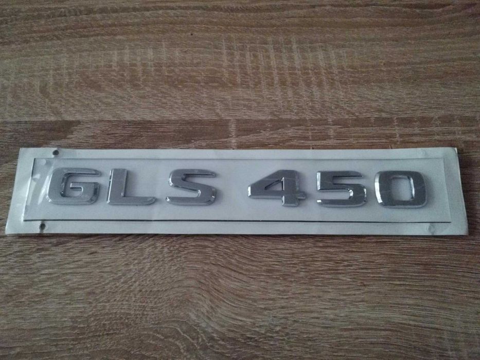 сребрист надпис Mercedes Benz GLS 450
