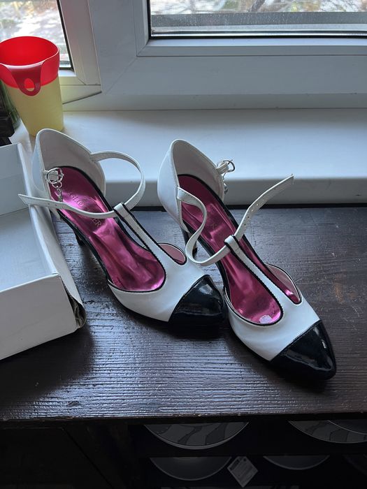 Нови обувки, ретро стил