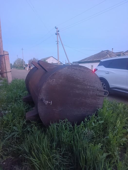Емкасть 2.5 куба, металически
