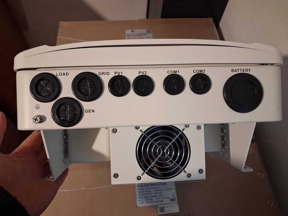 Соларен инвертор IP65 6kW тъчскрийн 5 години гаранция